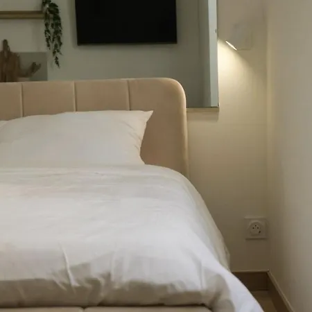 Appartement Petite Fleur - Vieil Antibes-plage A 5 Min Antibes
